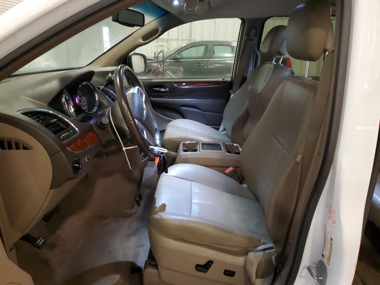 2016 CHRYSLER Town & Country