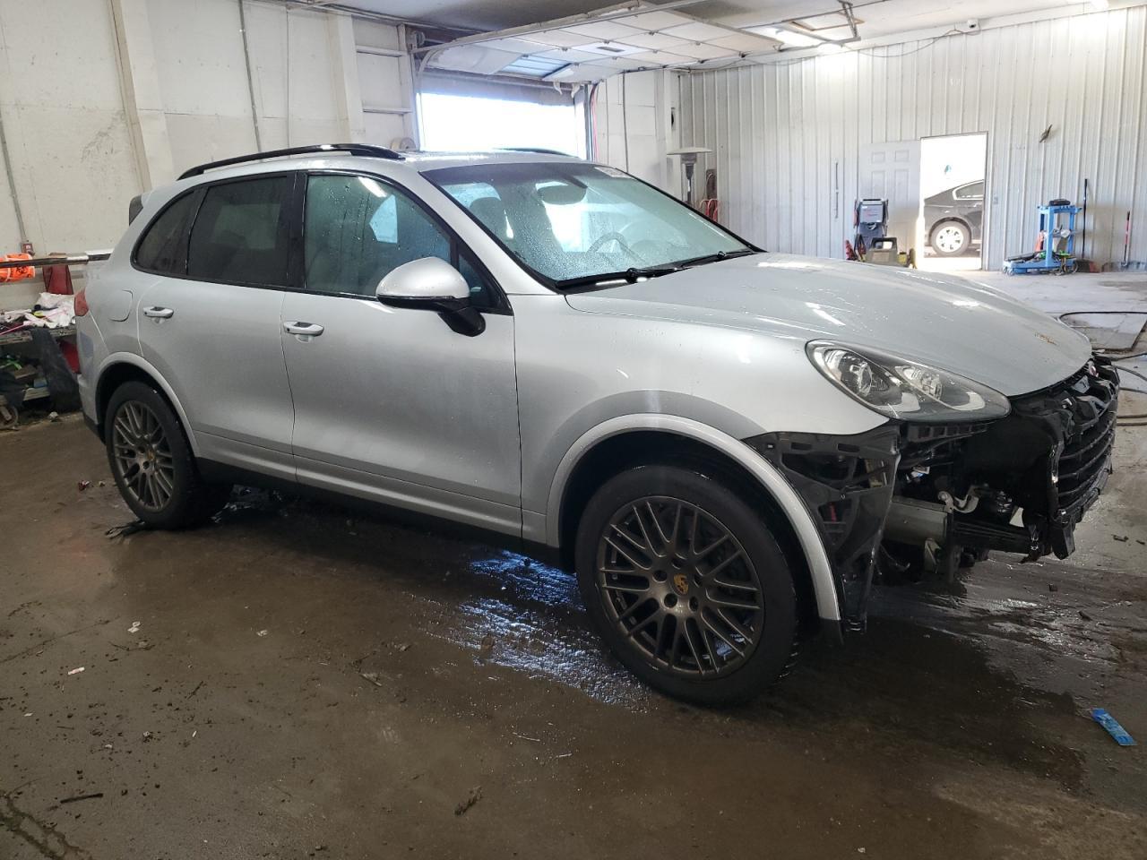 2017 PORSCHE CAYENNE