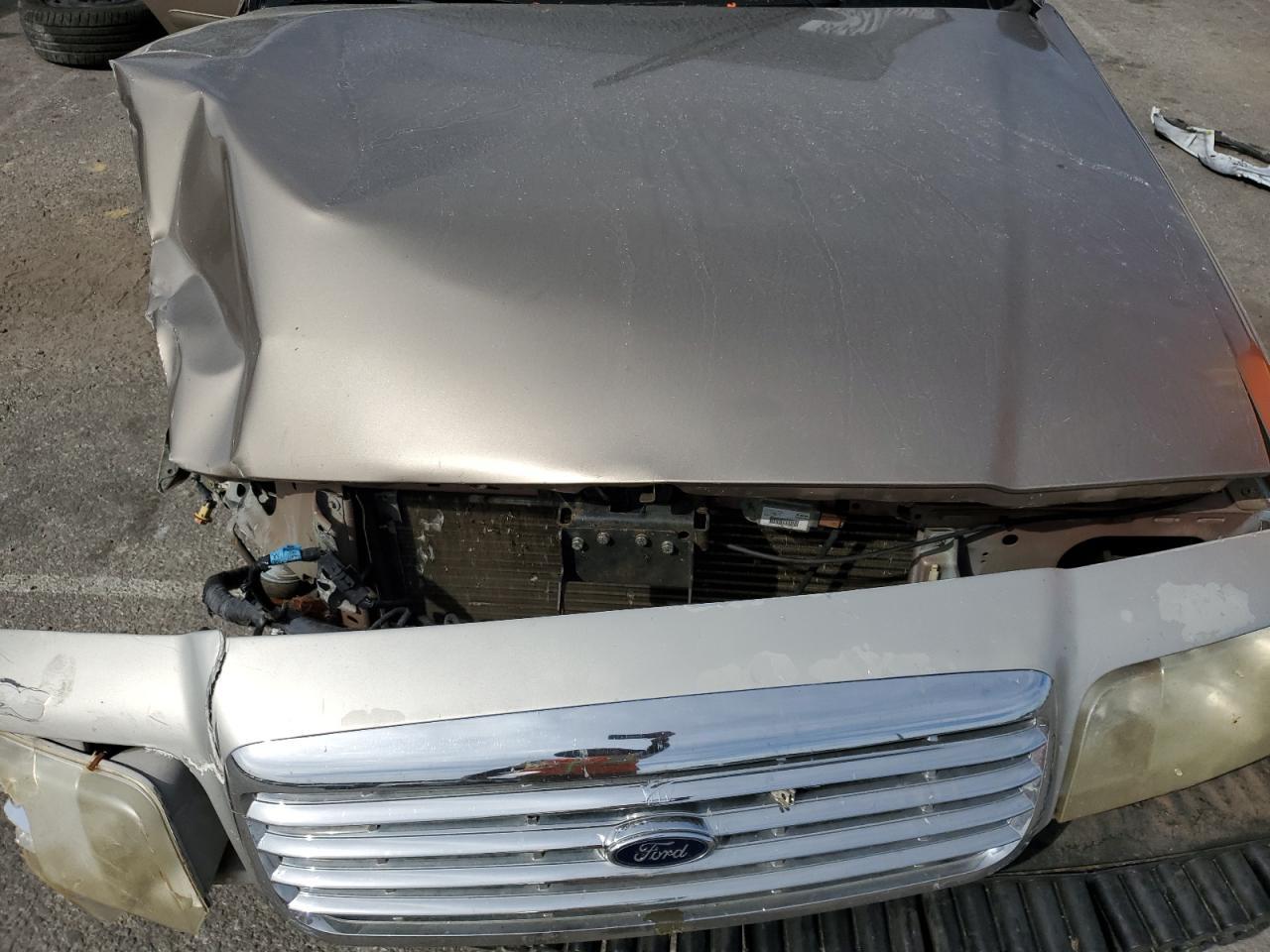 2004 FORD Crown Victoria