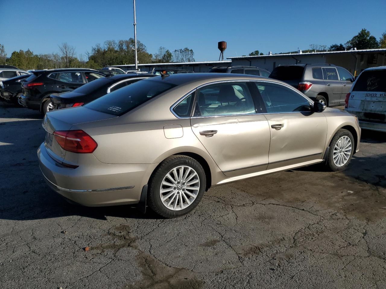 2016 VOLKSWAGEN Passat