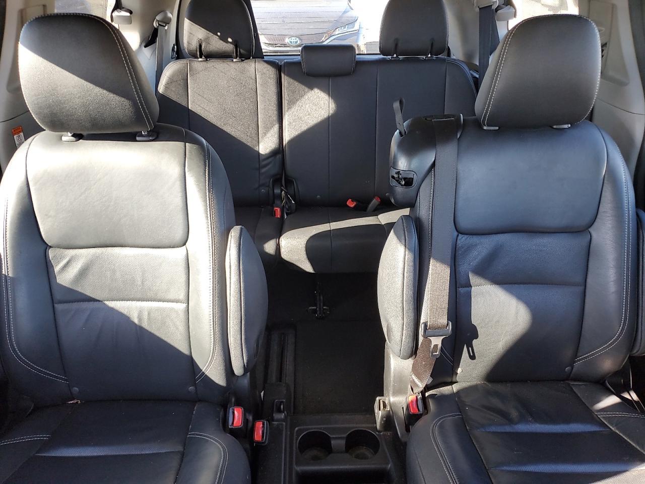 2016 TOYOTA SIENNA