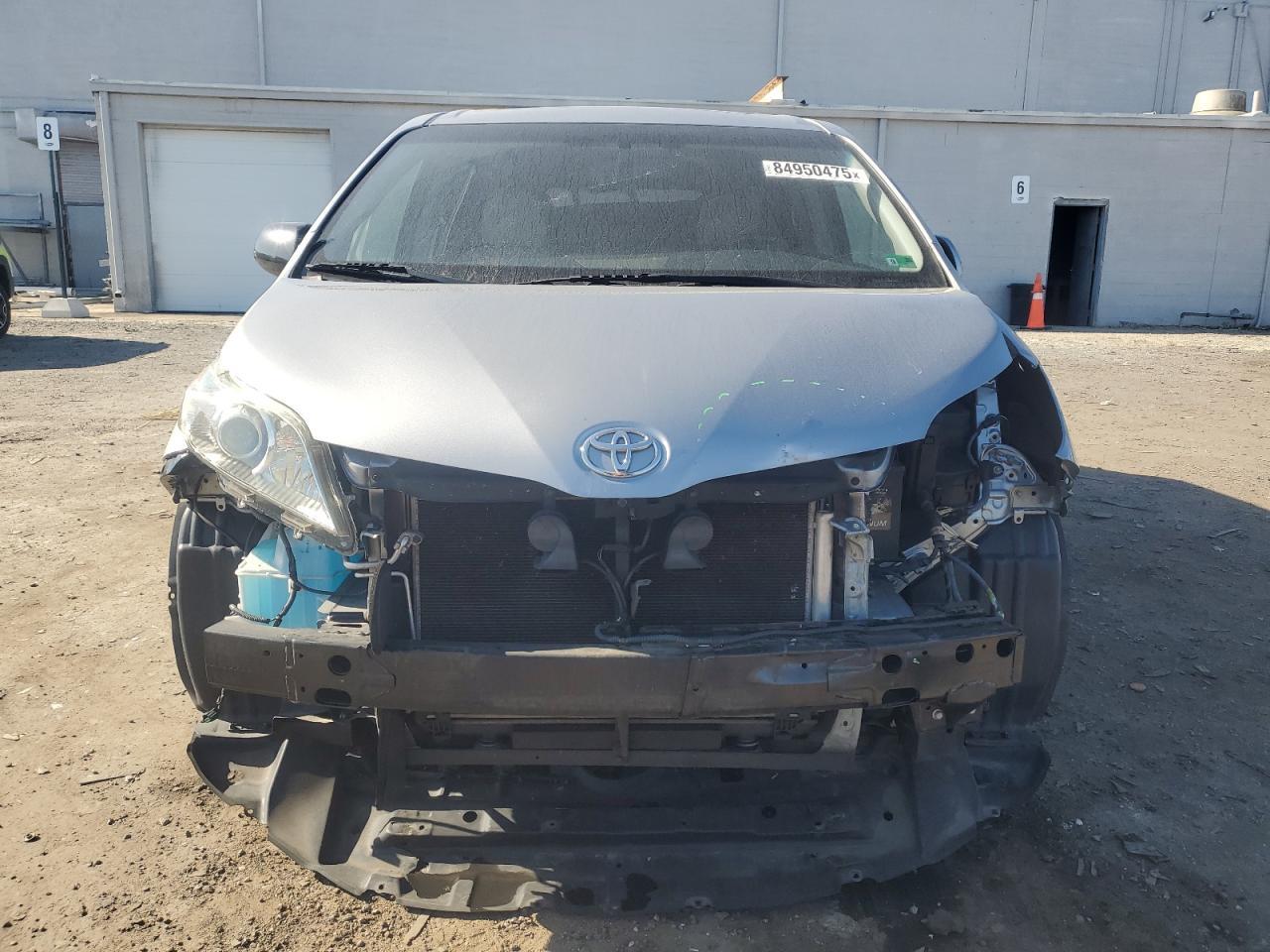 2017 TOYOTA SIENNA