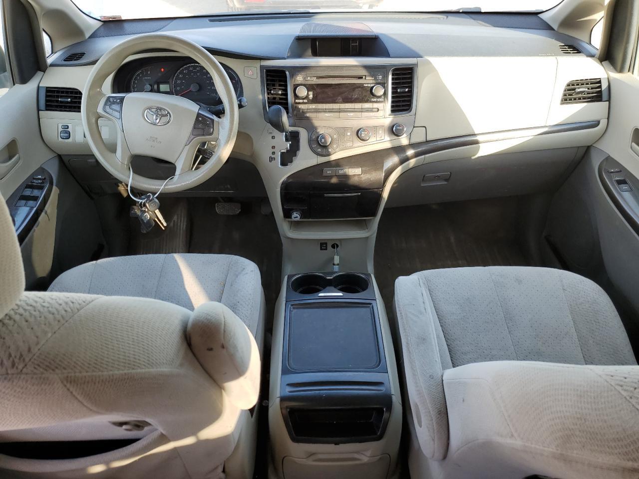 2012 TOYOTA SIENNA