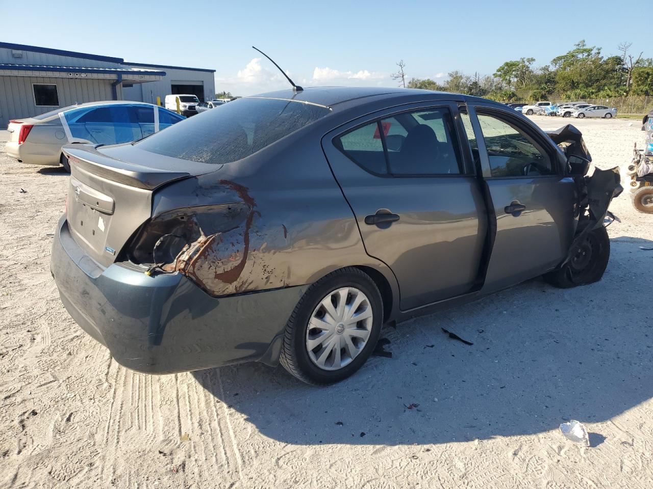 2016 NISSAN VERSA