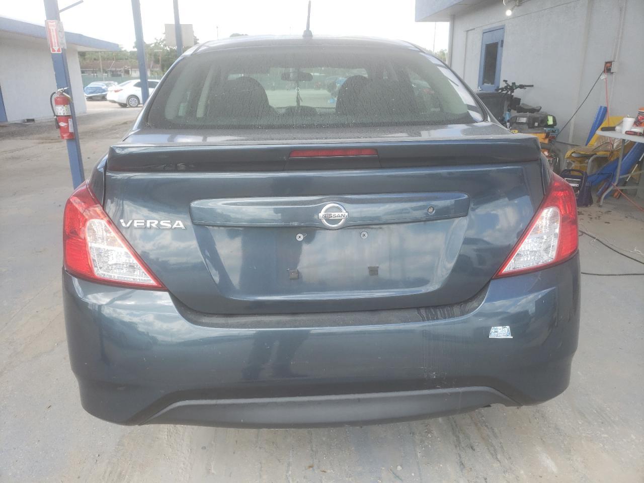 2017 NISSAN VERSA