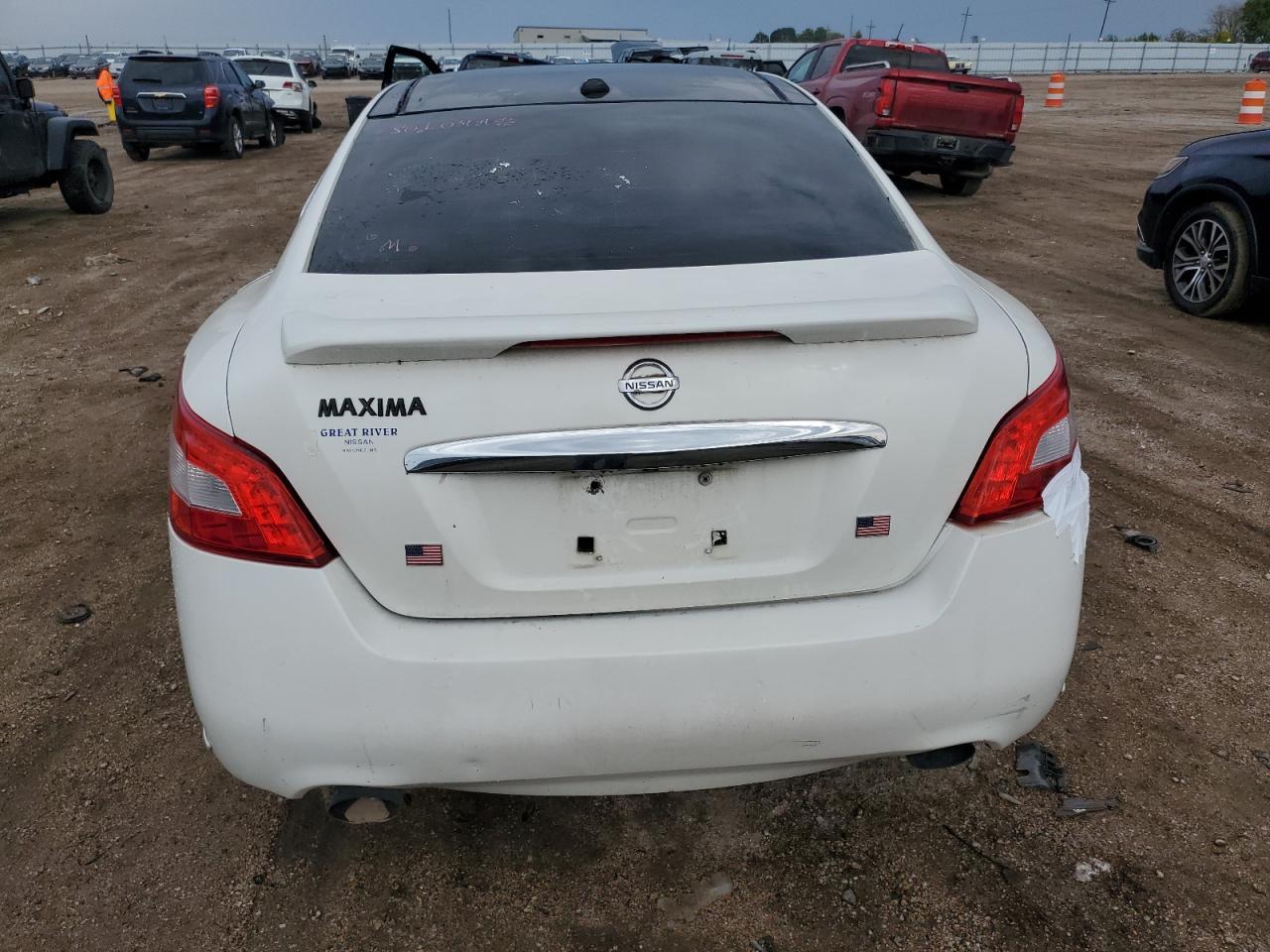 2010 NISSAN Maxima