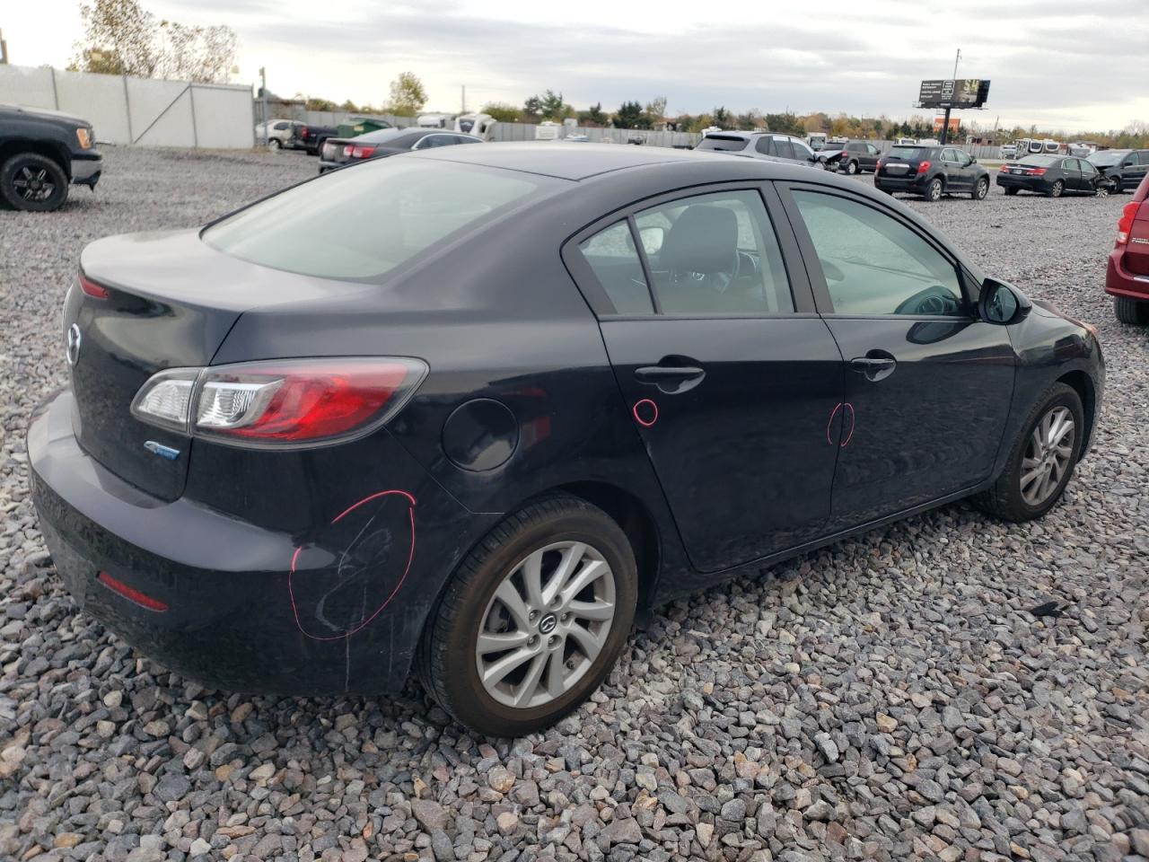 2013 MAZDA 3