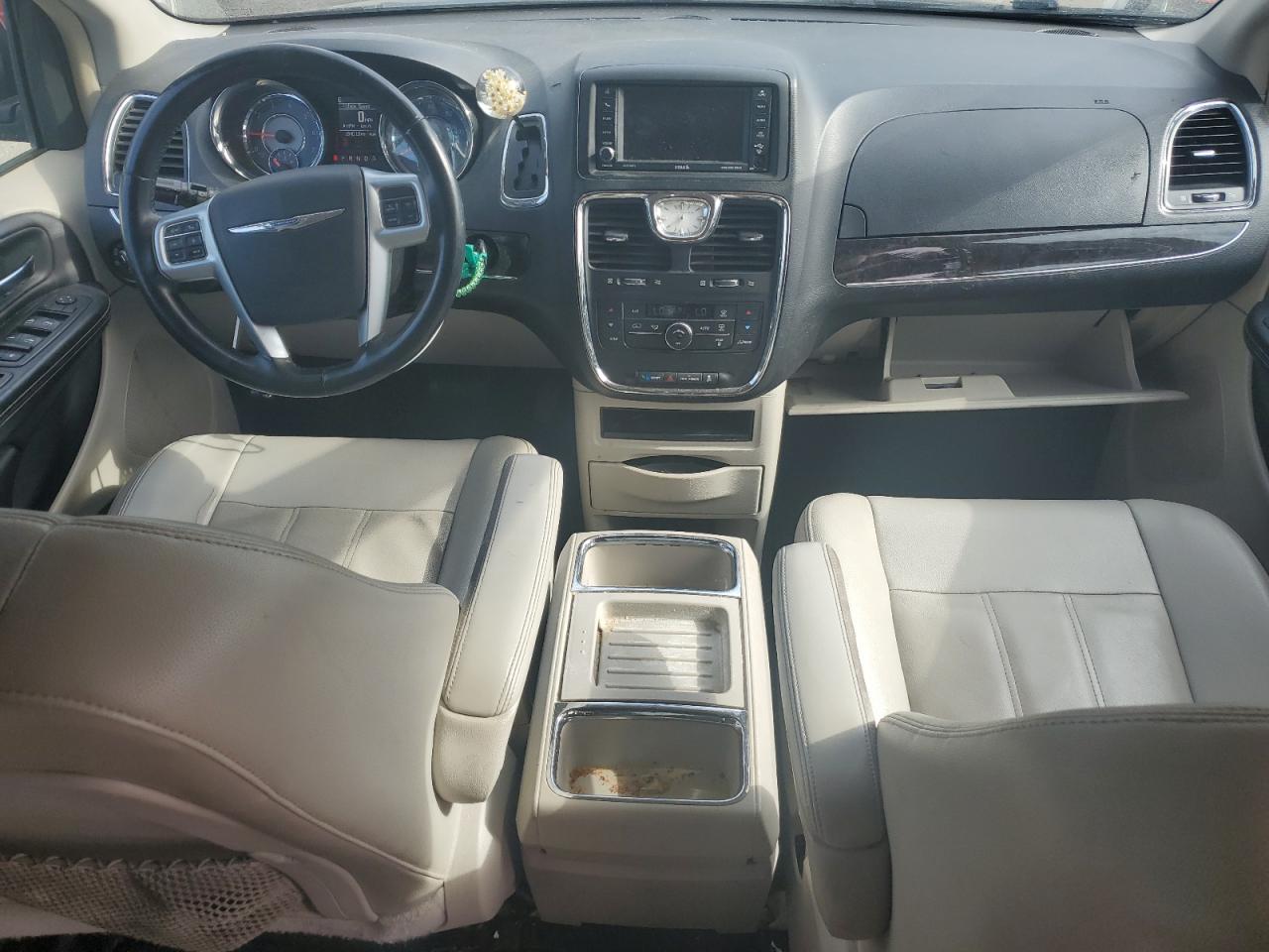 2013 CHRYSLER Town & Country