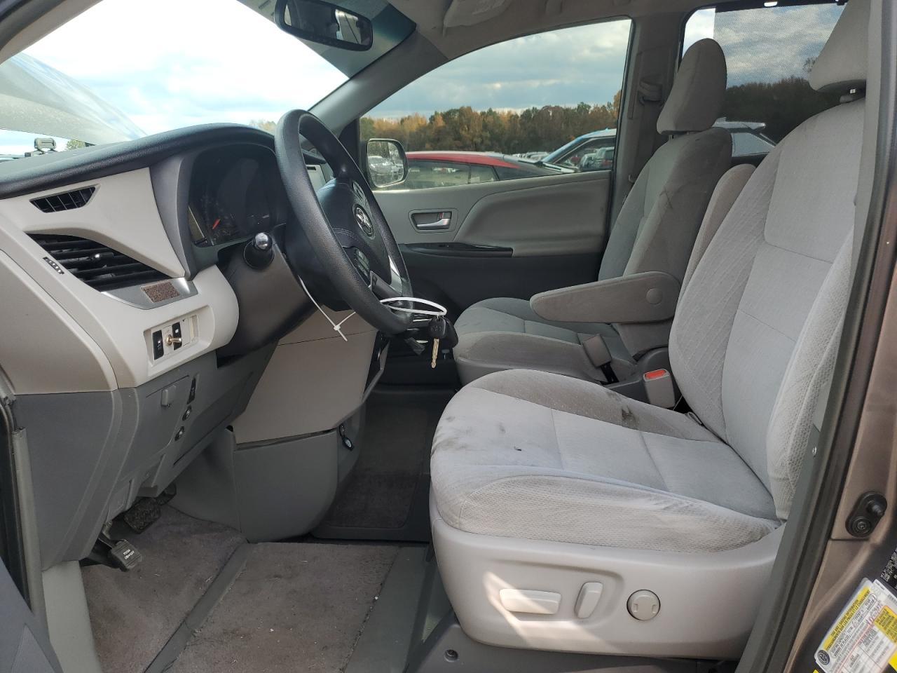 2016 TOYOTA SIENNA