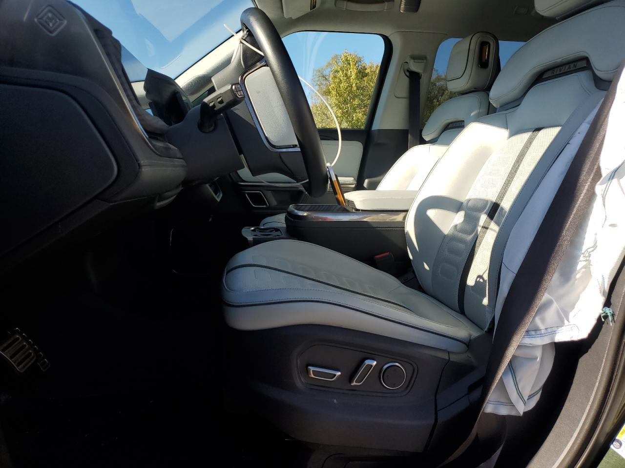 2024 RIVIAN R1s