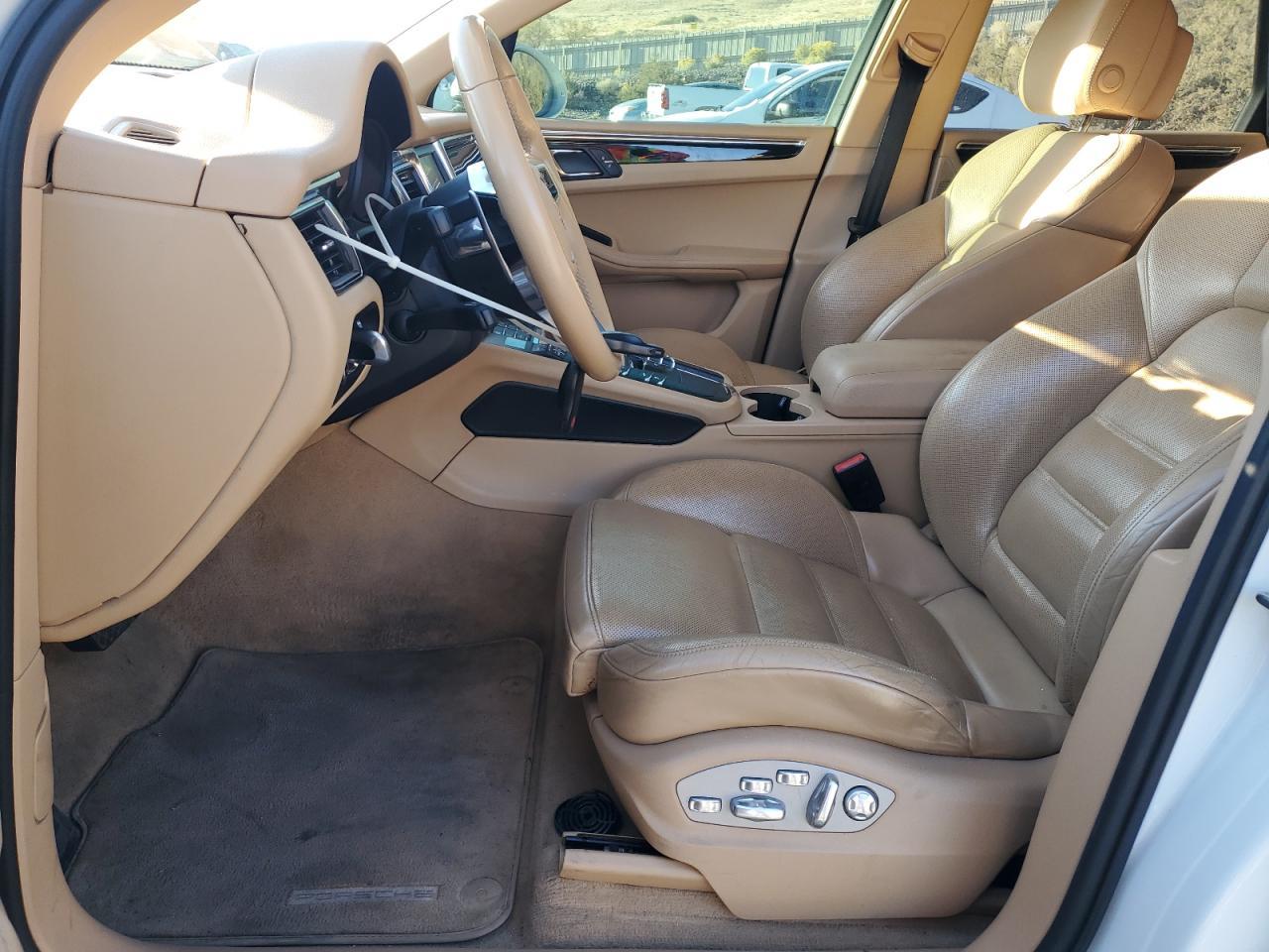 2015 PORSCHE Macan