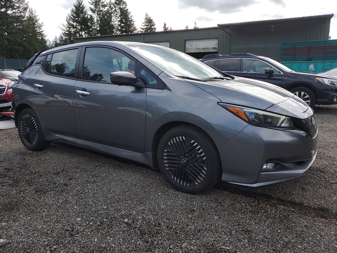 2025 NISSAN LEAF