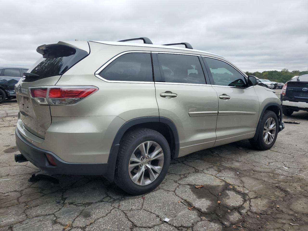 2015 TOYOTA HIGHLANDER