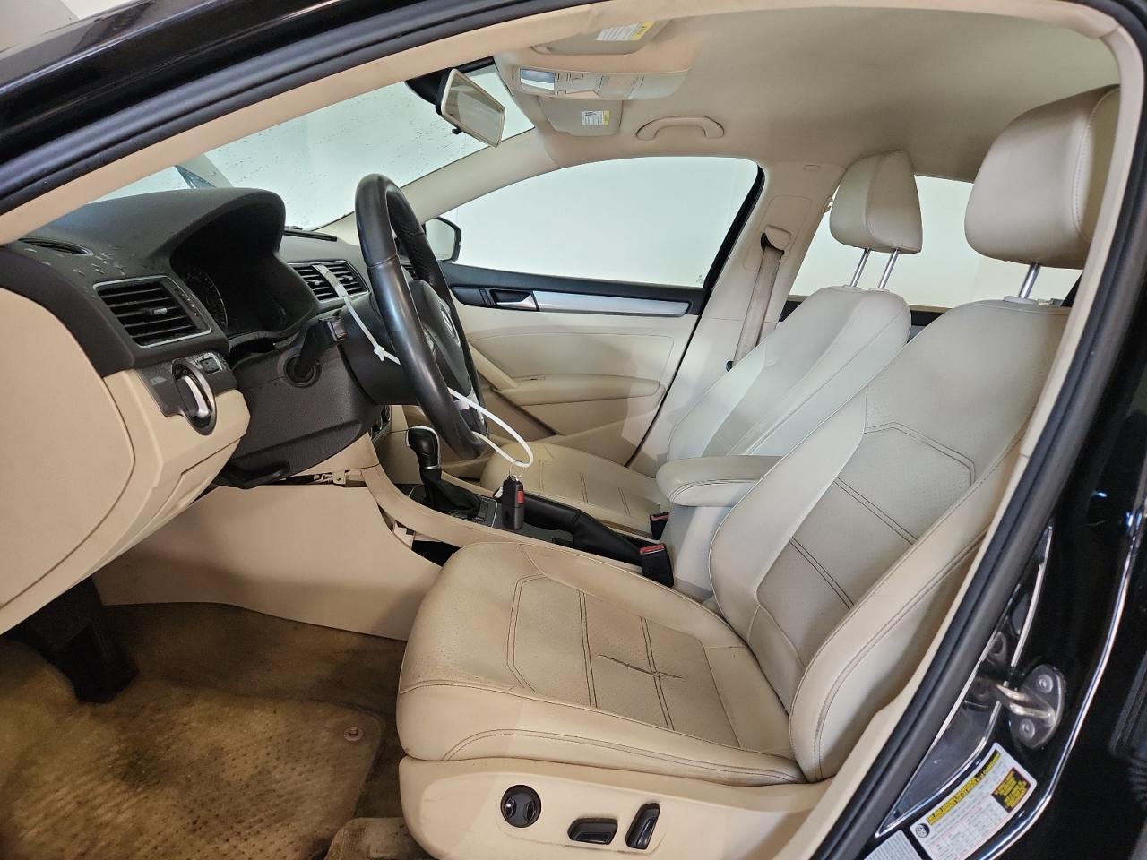 2015 VOLKSWAGEN Passat