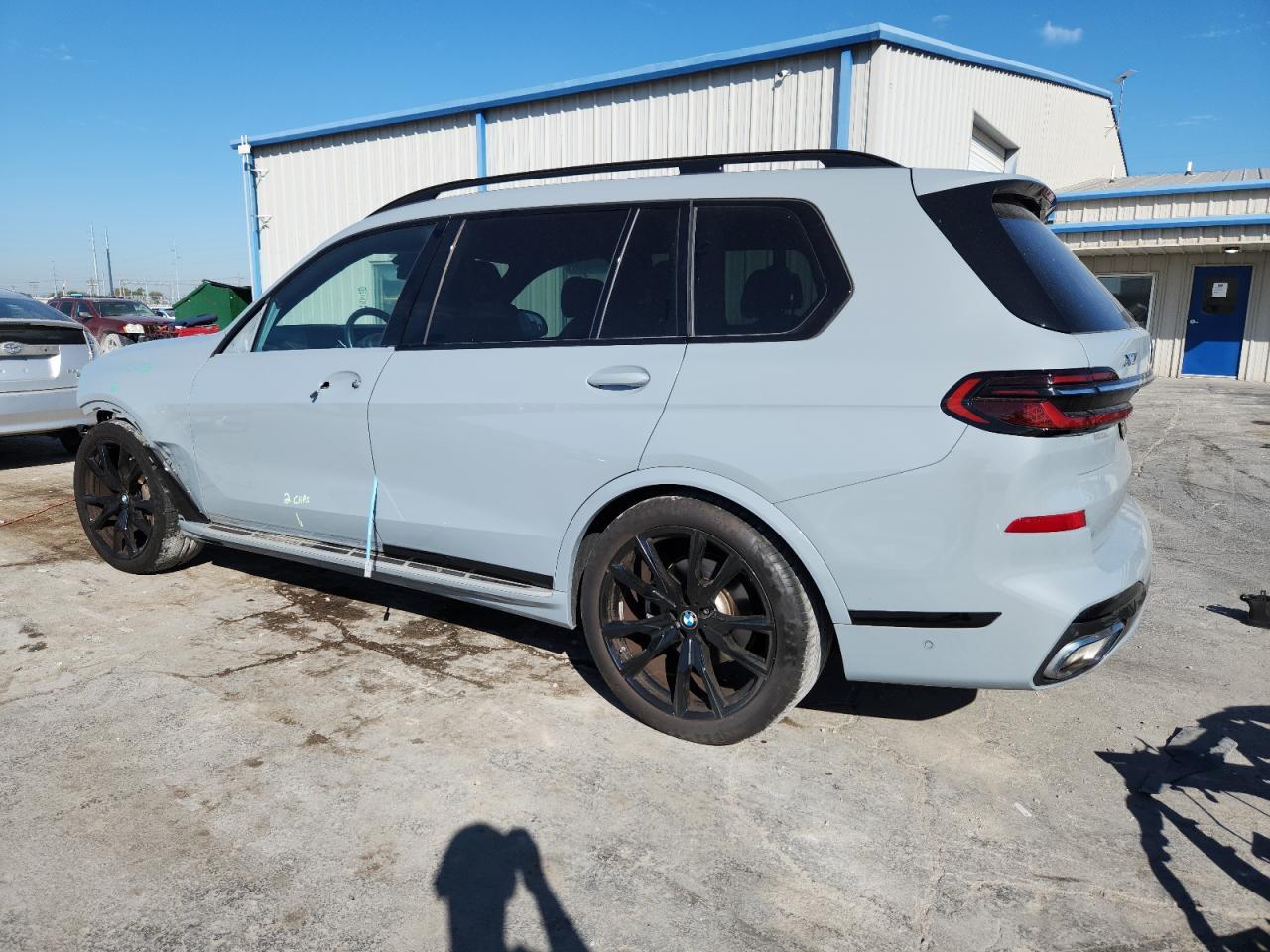 2023 BMW X7