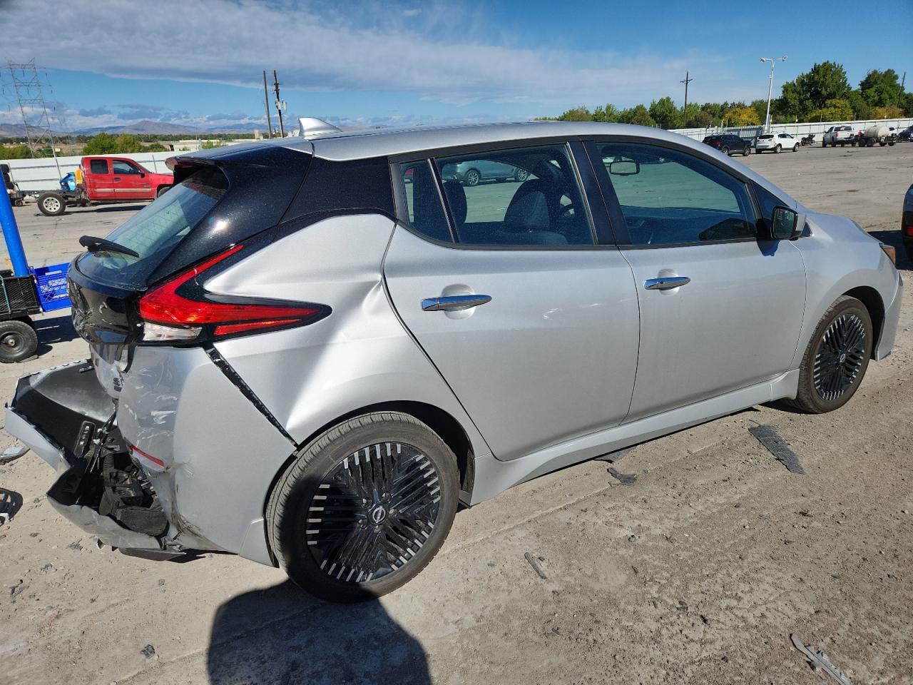 2024 NISSAN LEAF