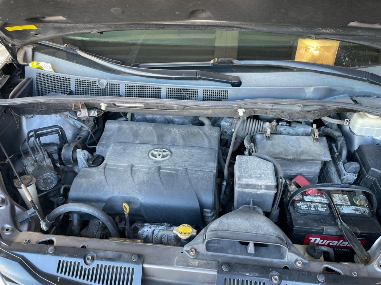 2011 TOYOTA SIENNA