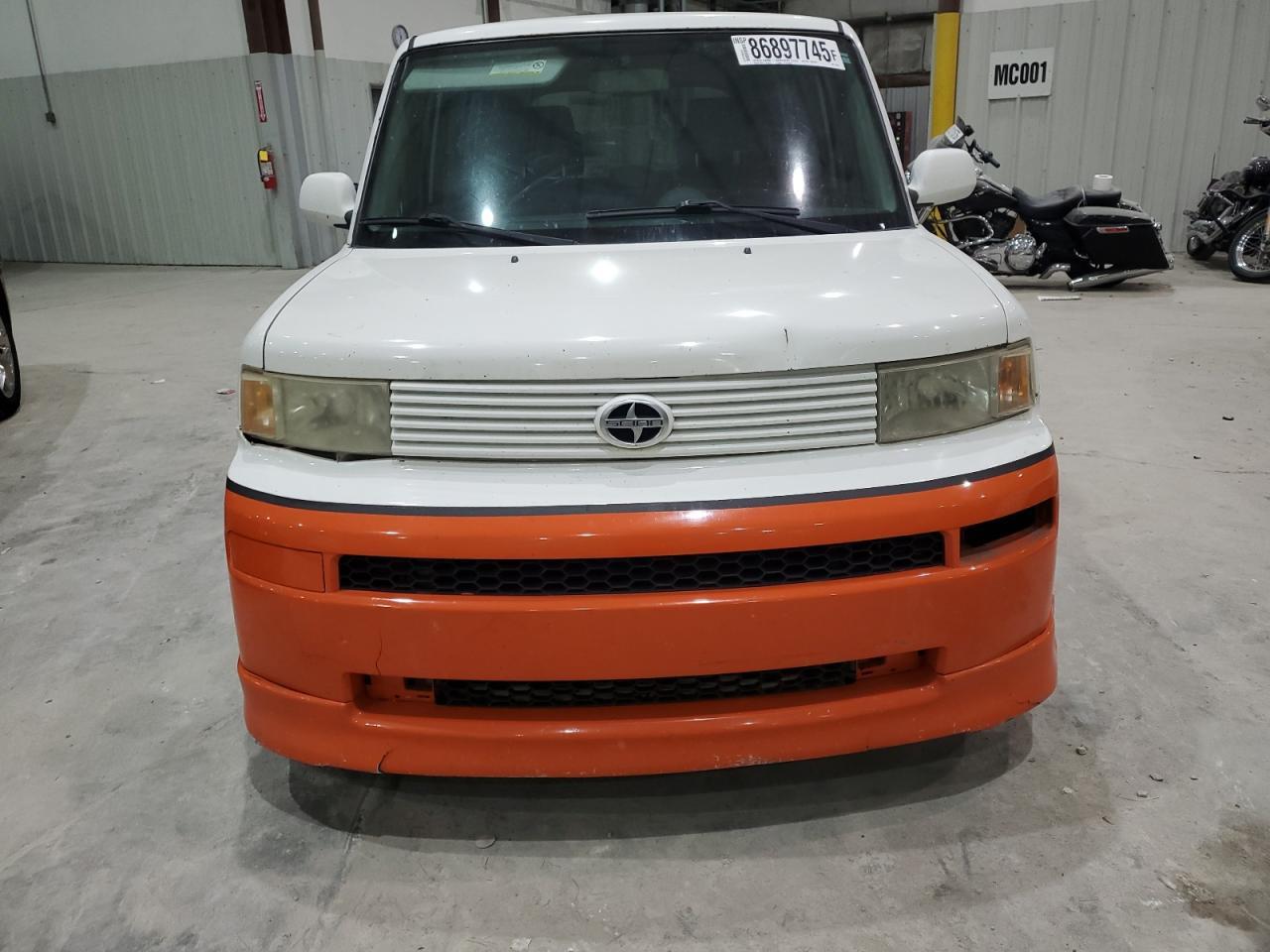 2005 TOYOTA SCION