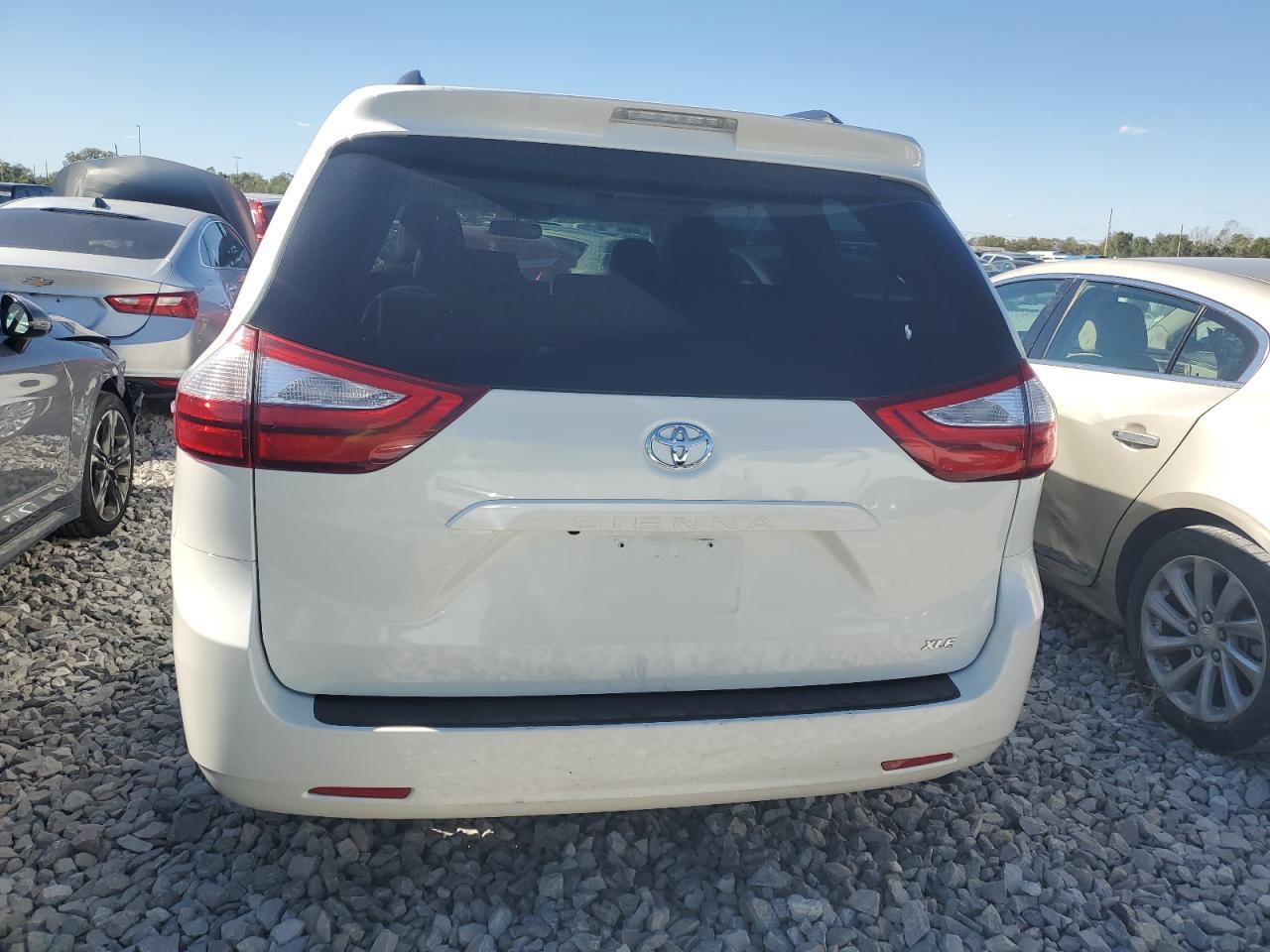 2017 TOYOTA SIENNA