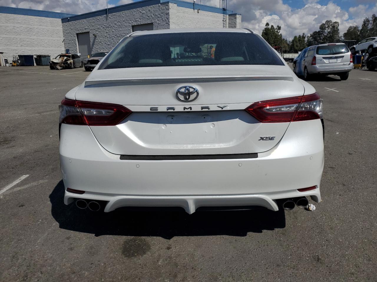 2018 TOYOTA CAMRY