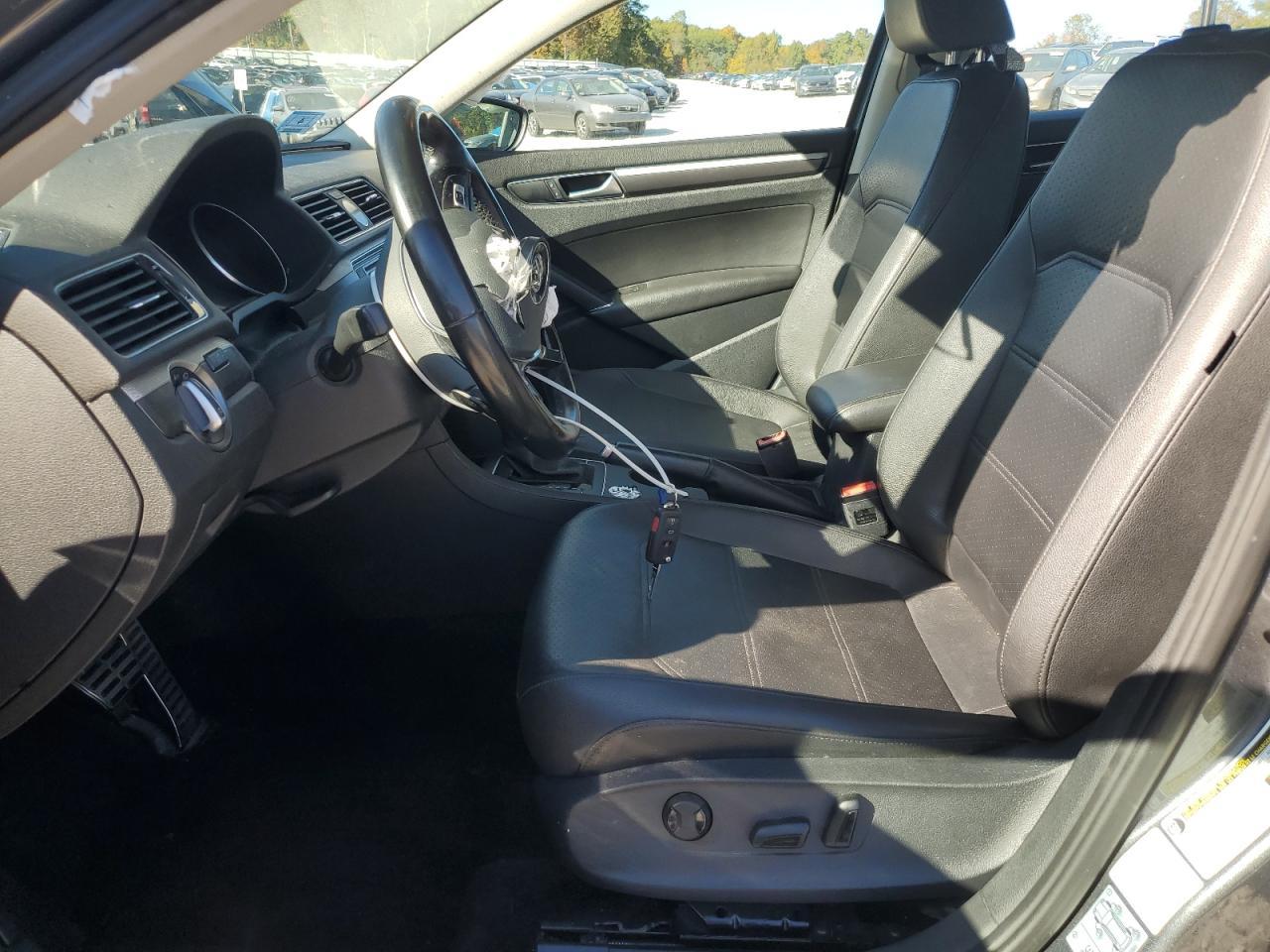 2016 VOLKSWAGEN Passat