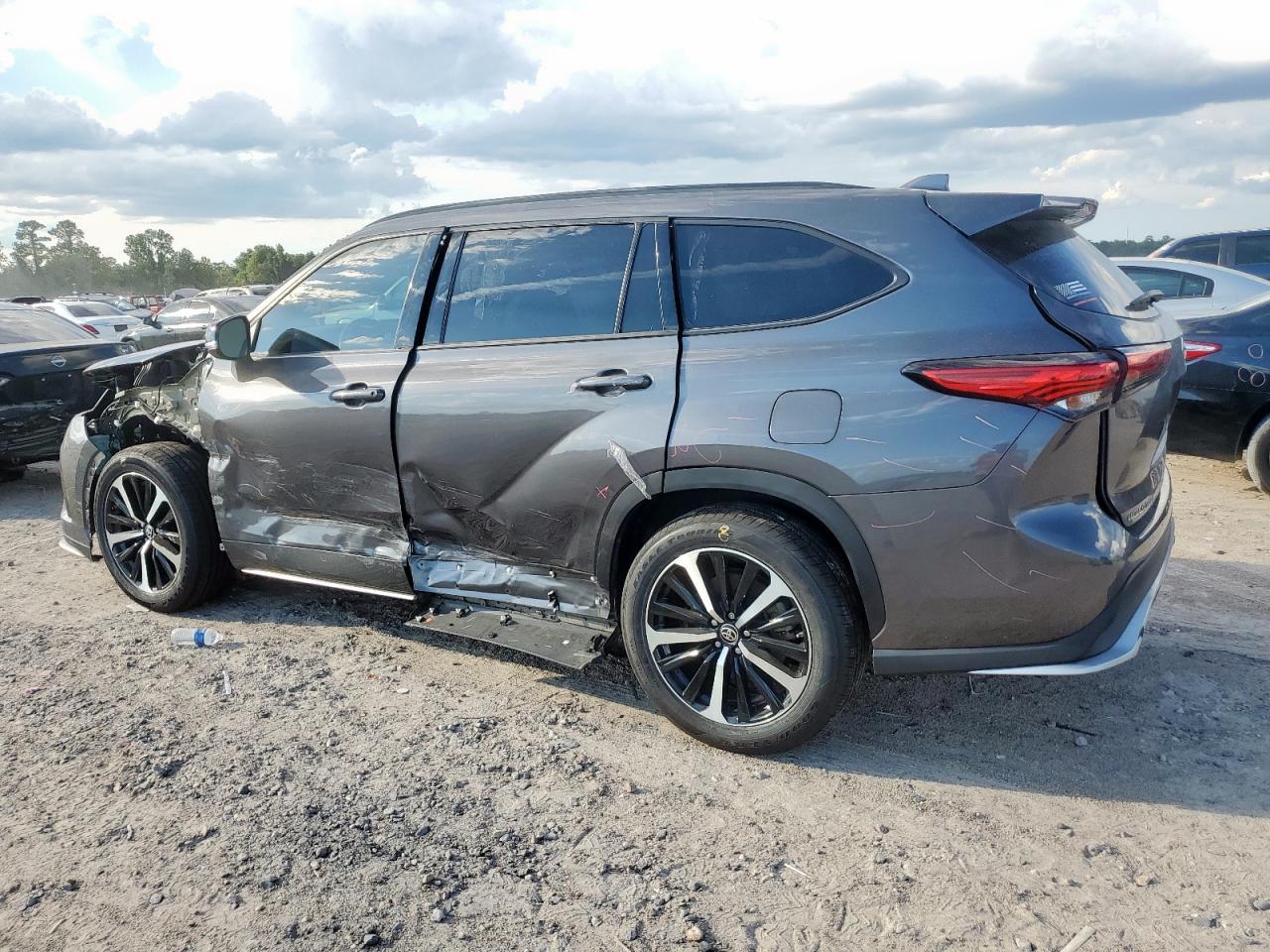 2022 TOYOTA HIGHLANDER