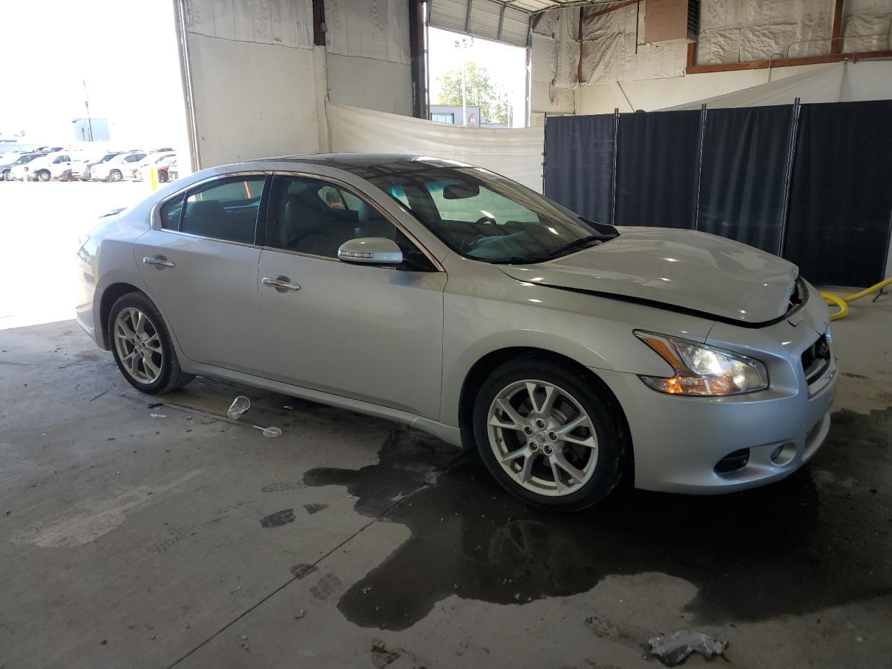 2014 NISSAN Maxima