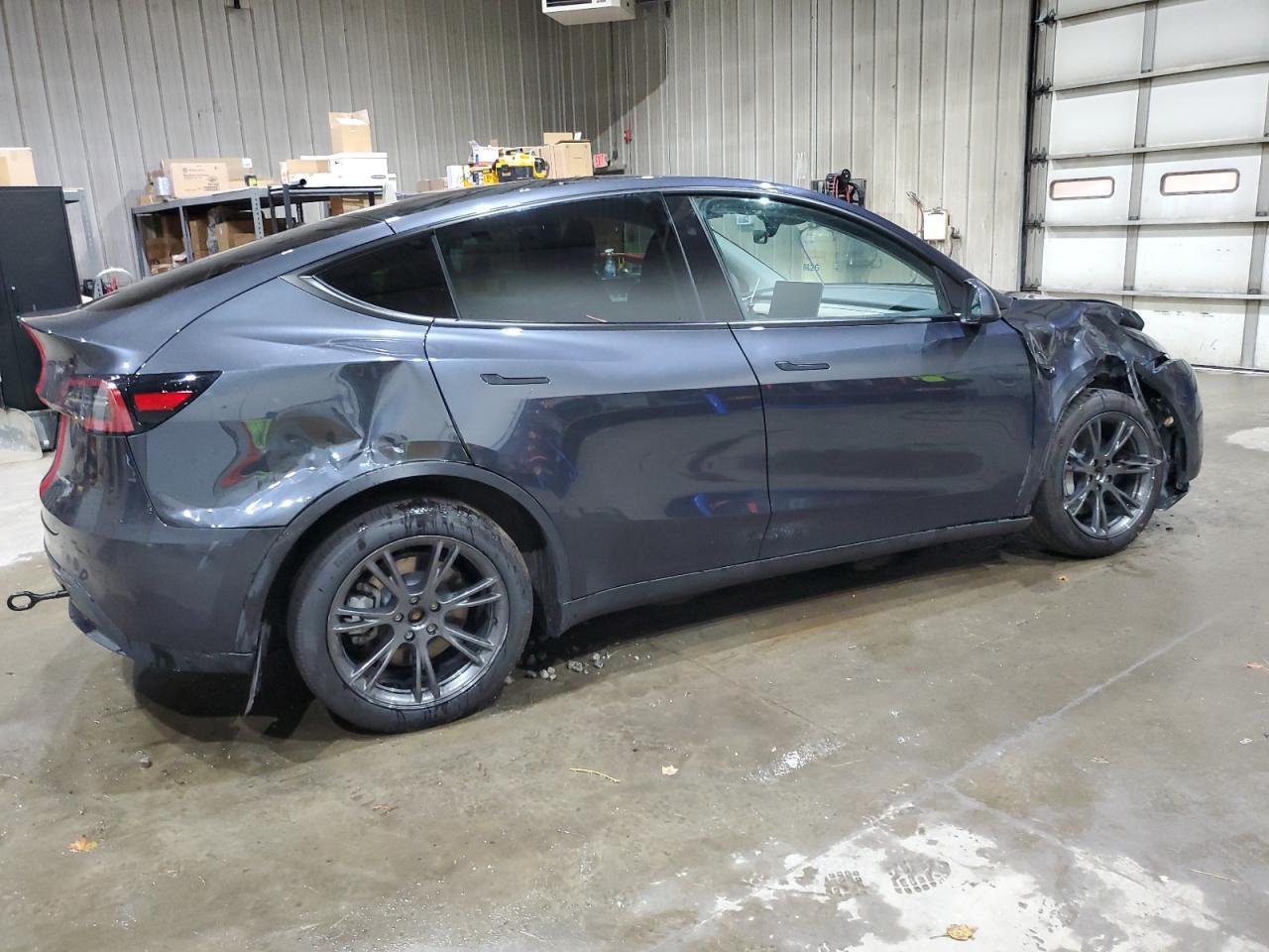 2025 TESLA MODEL Y