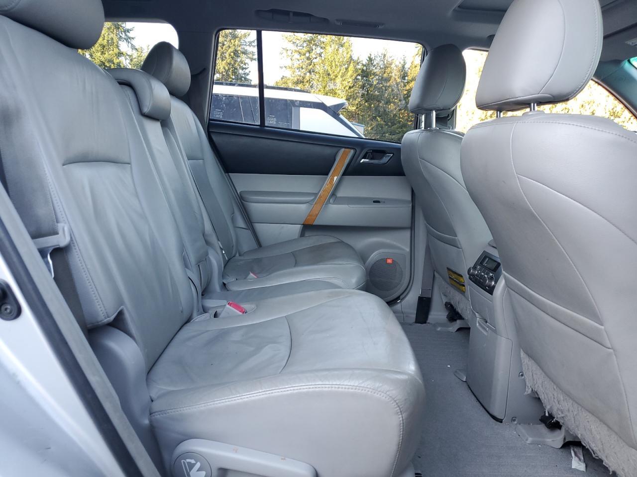 2010 TOYOTA HIGHLANDER