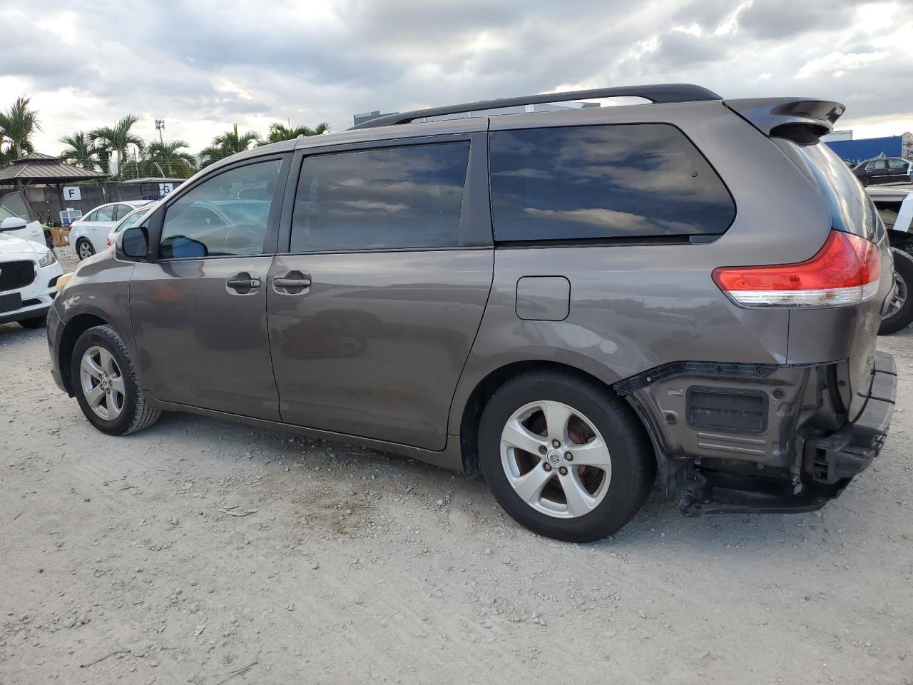 2013 TOYOTA SIENNA