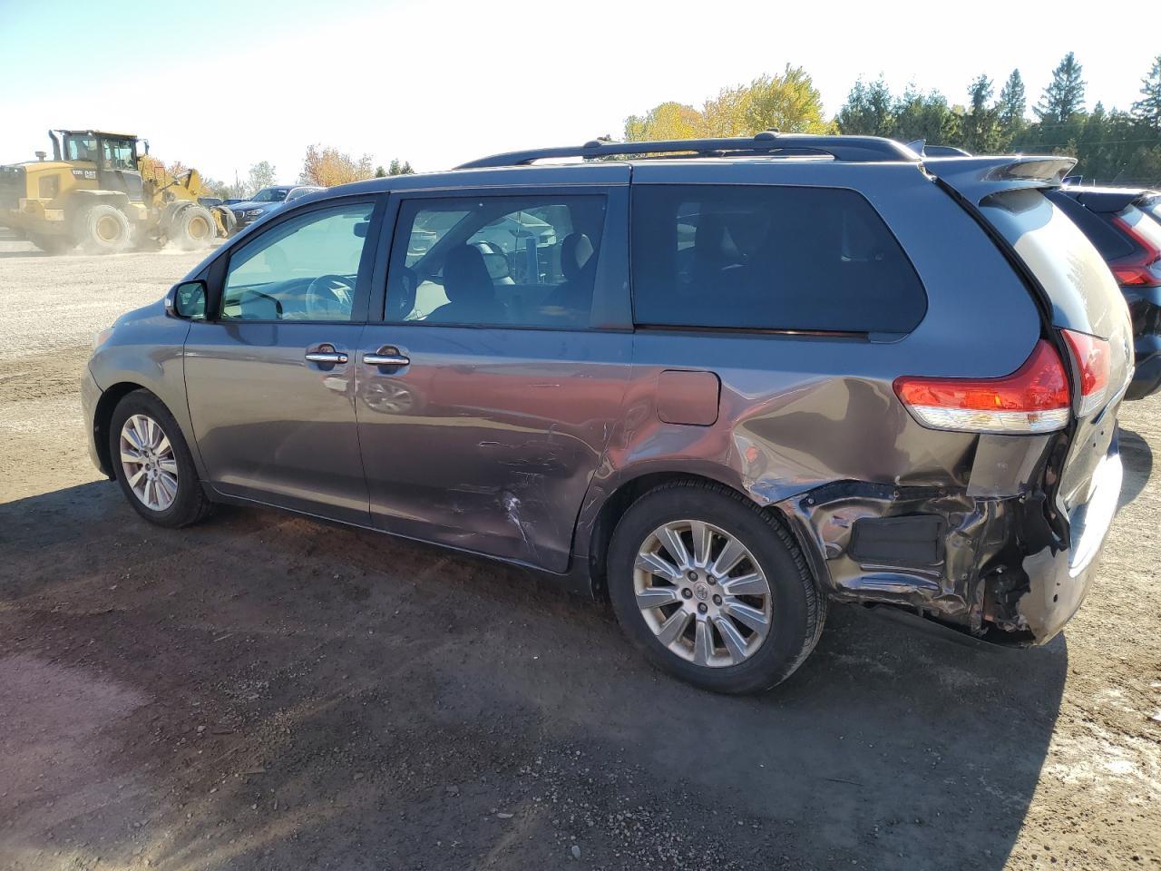 2014 TOYOTA SIENNA
