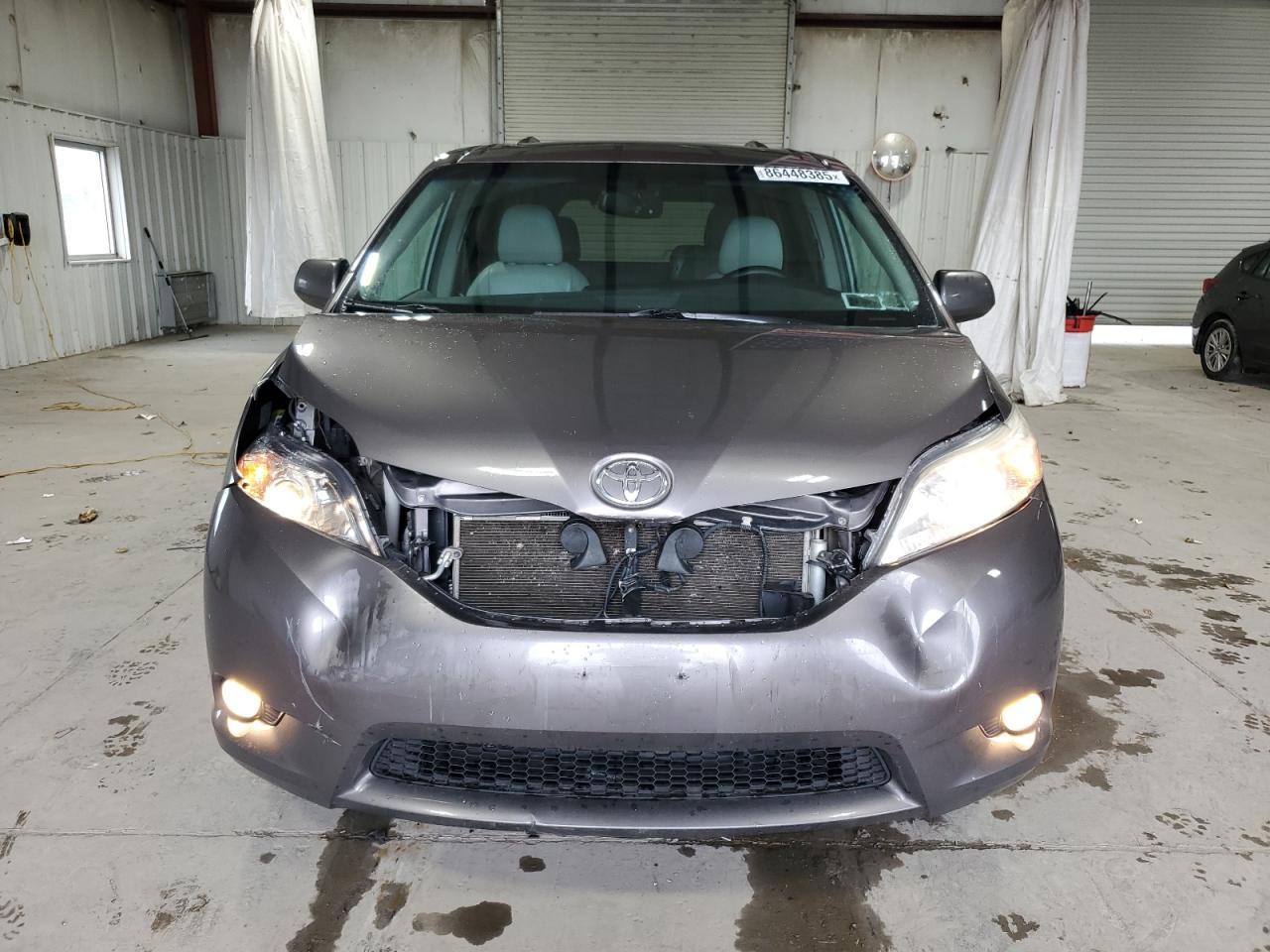 2017 TOYOTA SIENNA