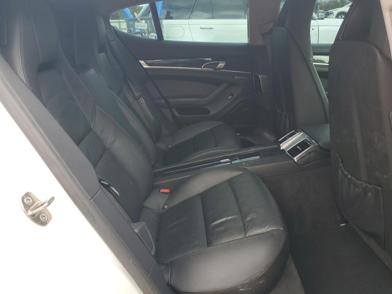 2013 PORSCHE Panamera