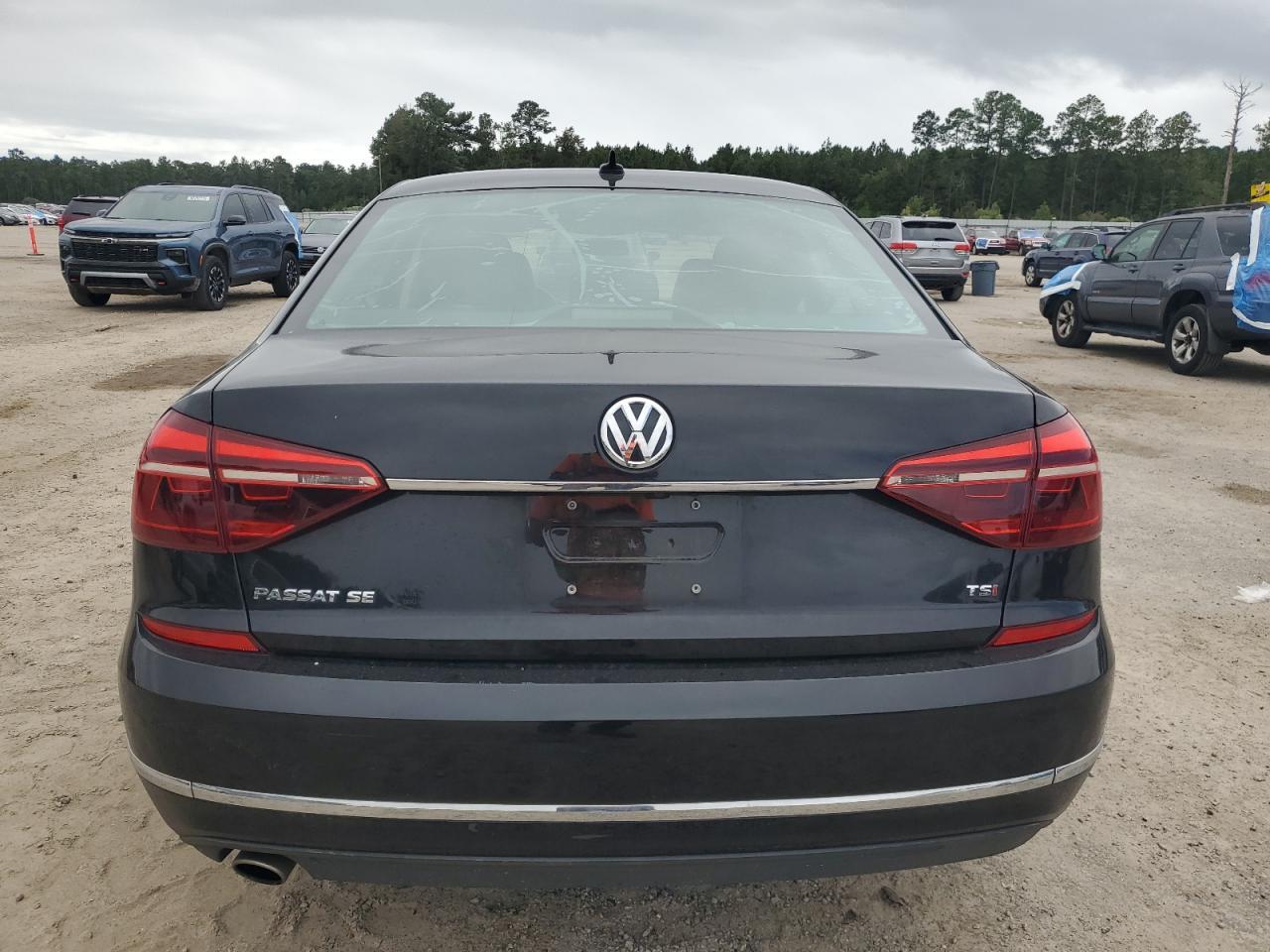 2017 VOLKSWAGEN Passat