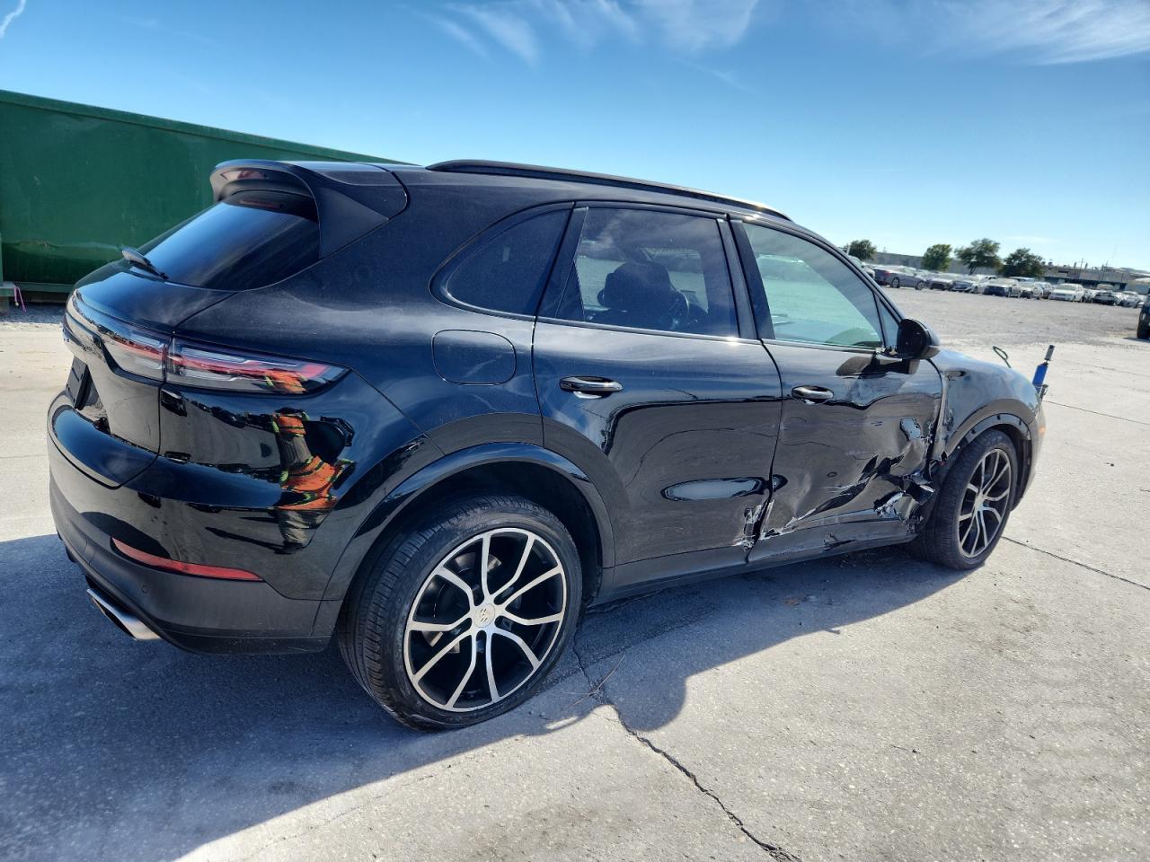 2019 PORSCHE CAYENNE