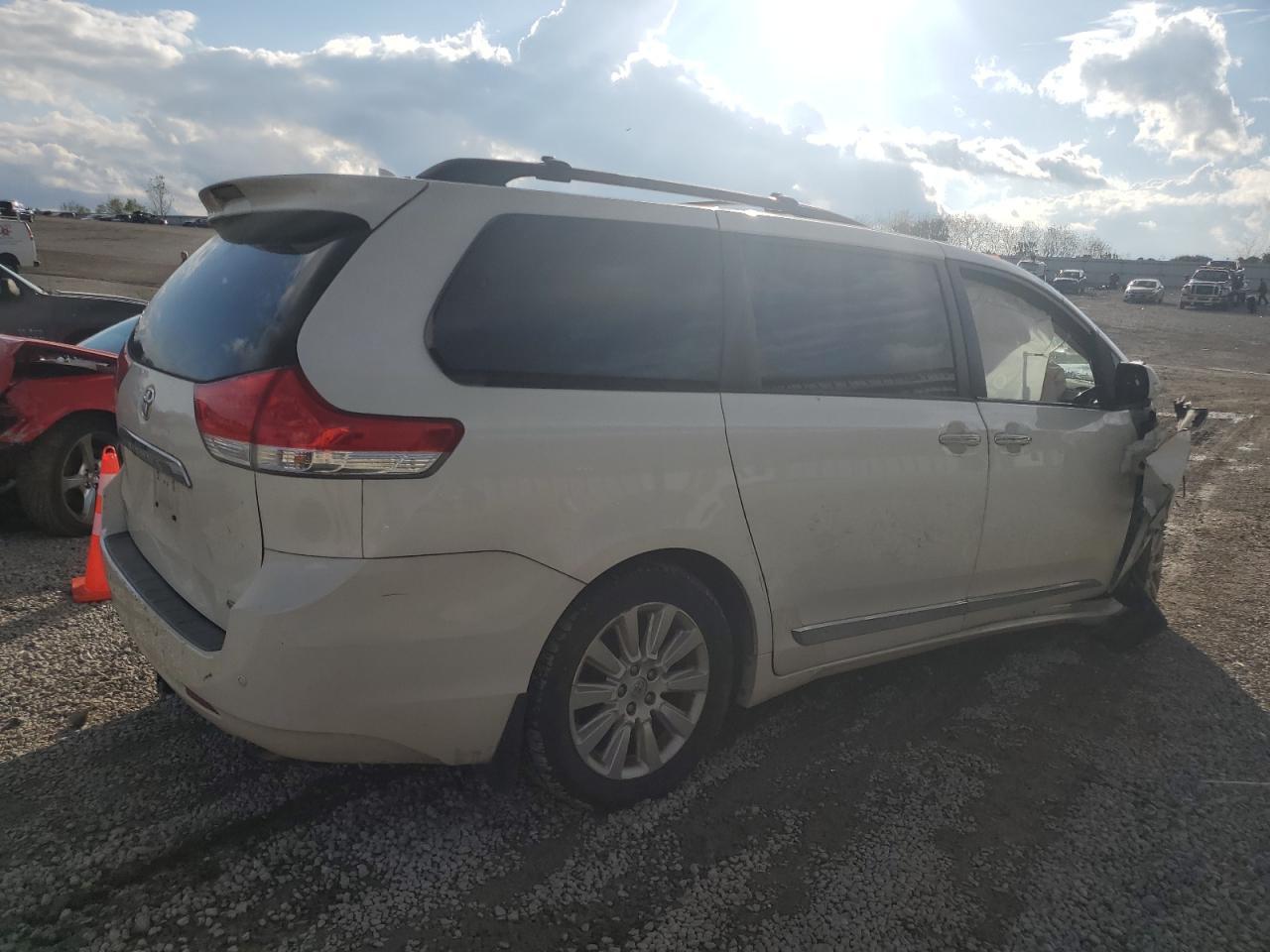 2014 TOYOTA SIENNA