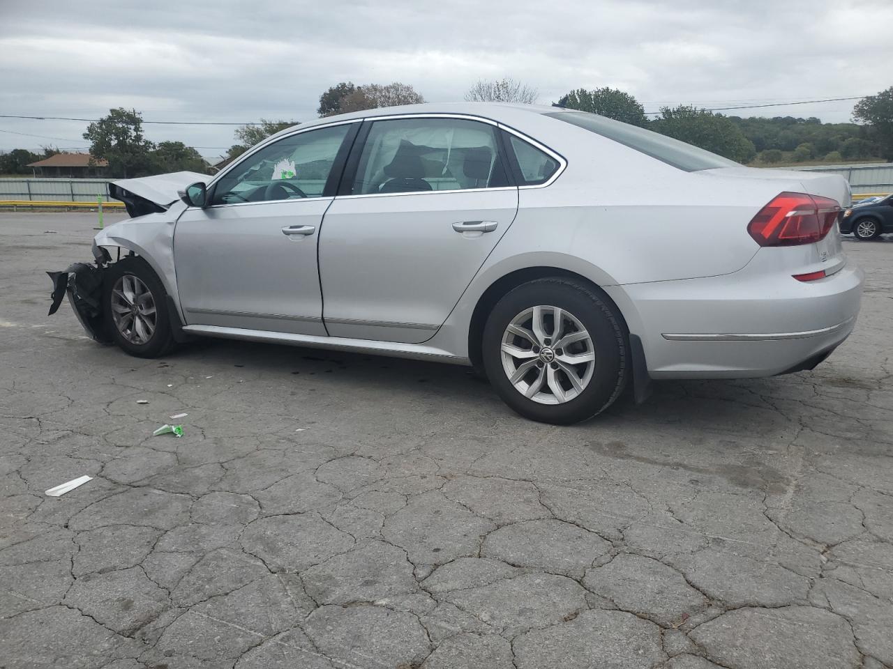2017 VOLKSWAGEN Passat