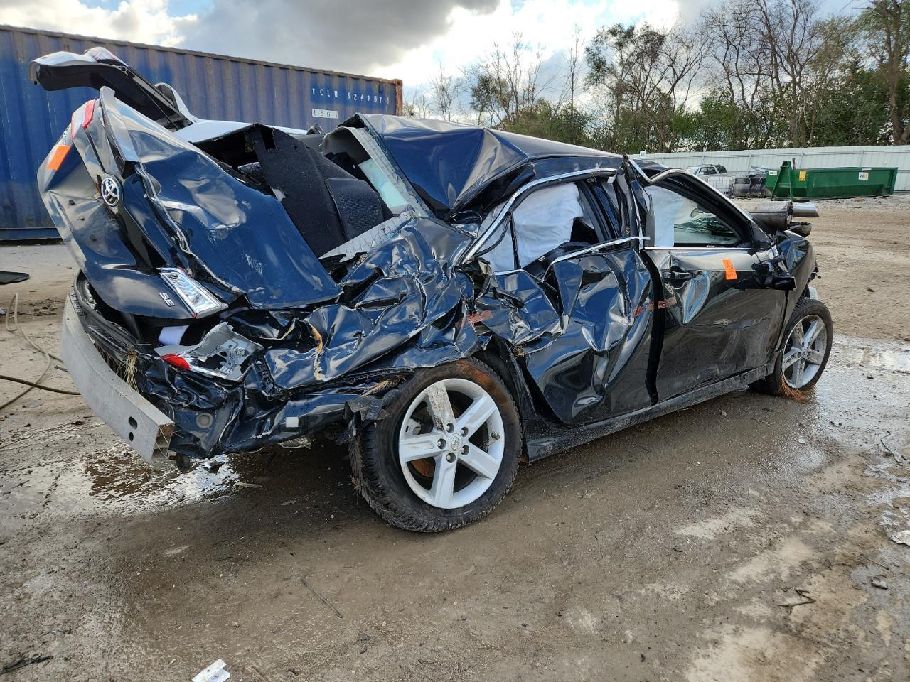 2014 TOYOTA CAMRY