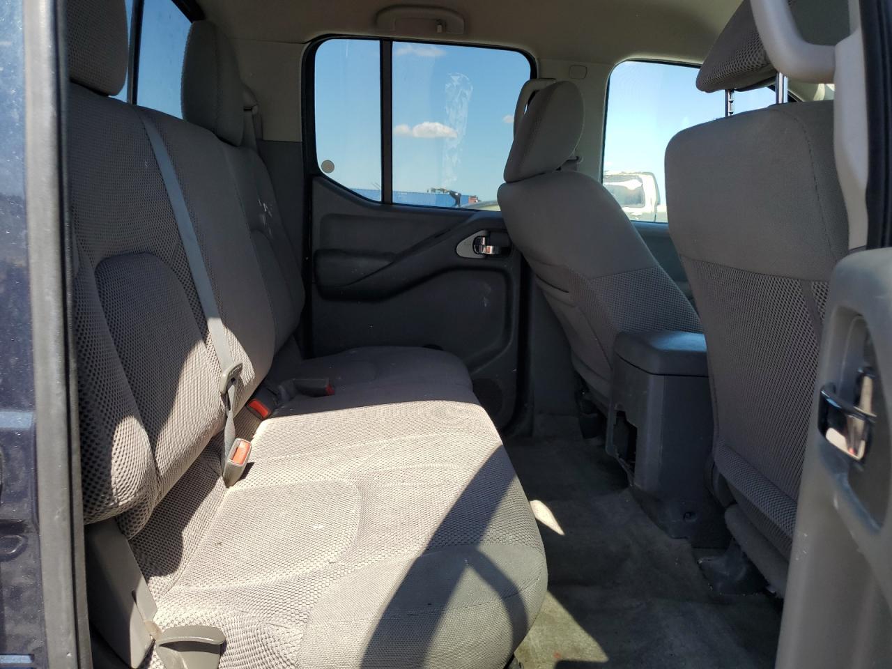 2015 NISSAN Frontier