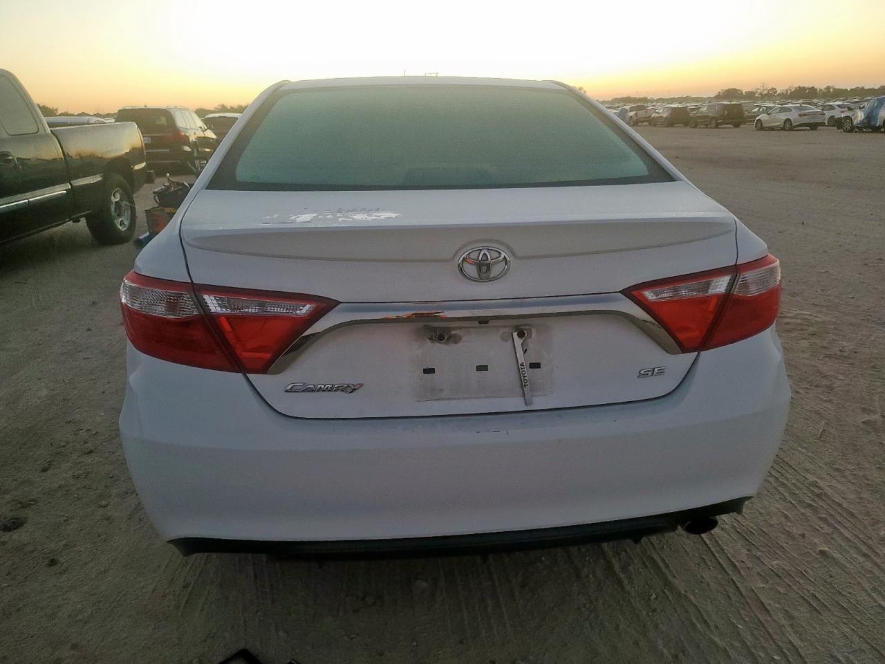 2016 TOYOTA CAMRY