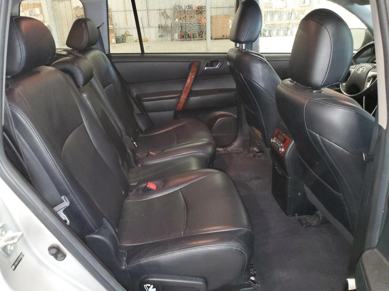 2011 TOYOTA HIGHLANDER