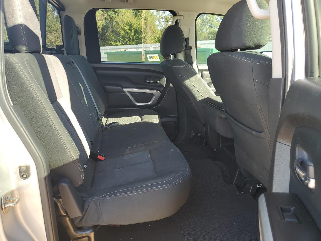 2017 NISSAN Titan