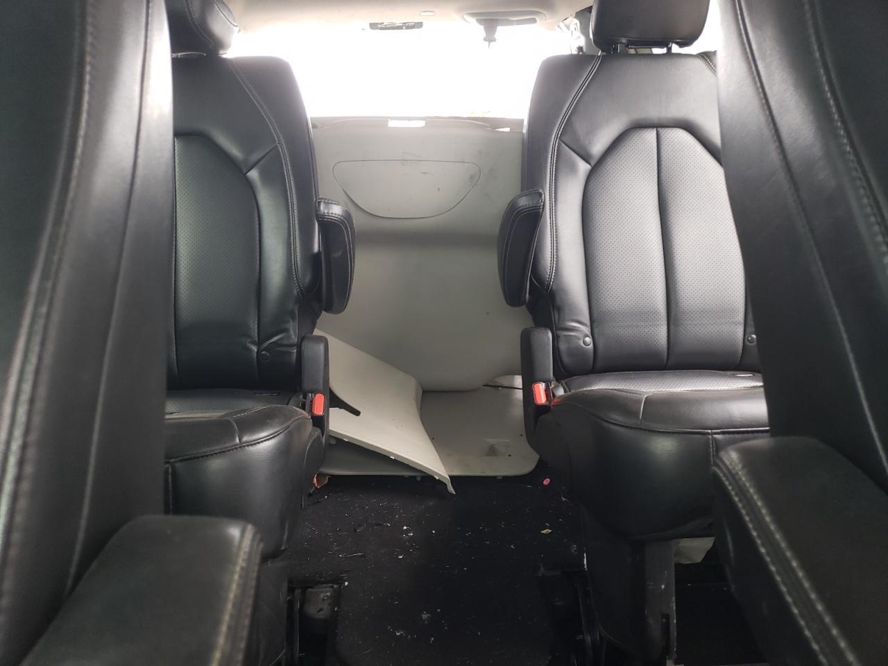 2021 CHRYSLER Voyager