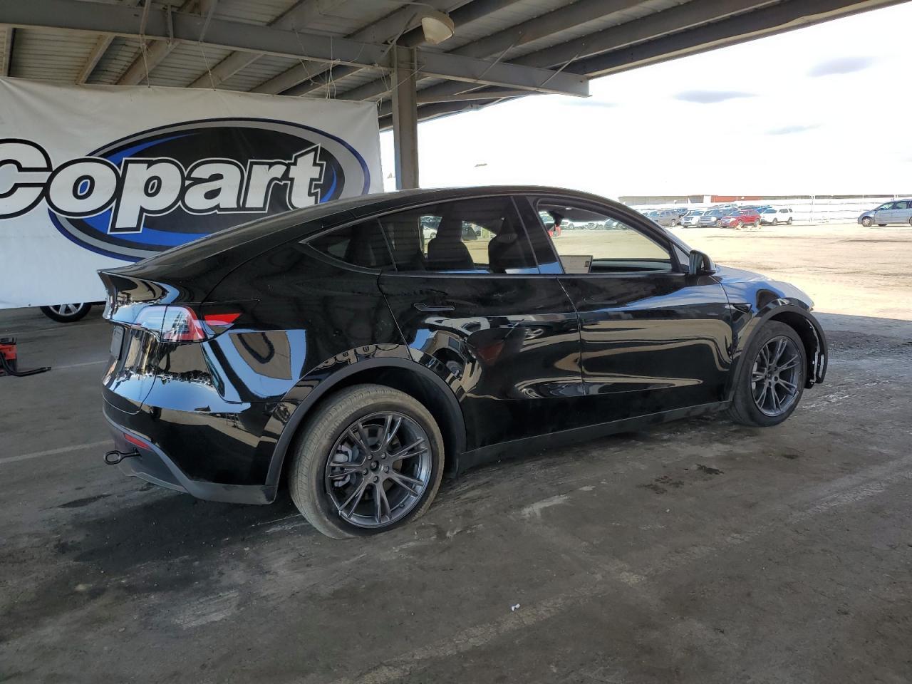 2025 TESLA MODEL Y