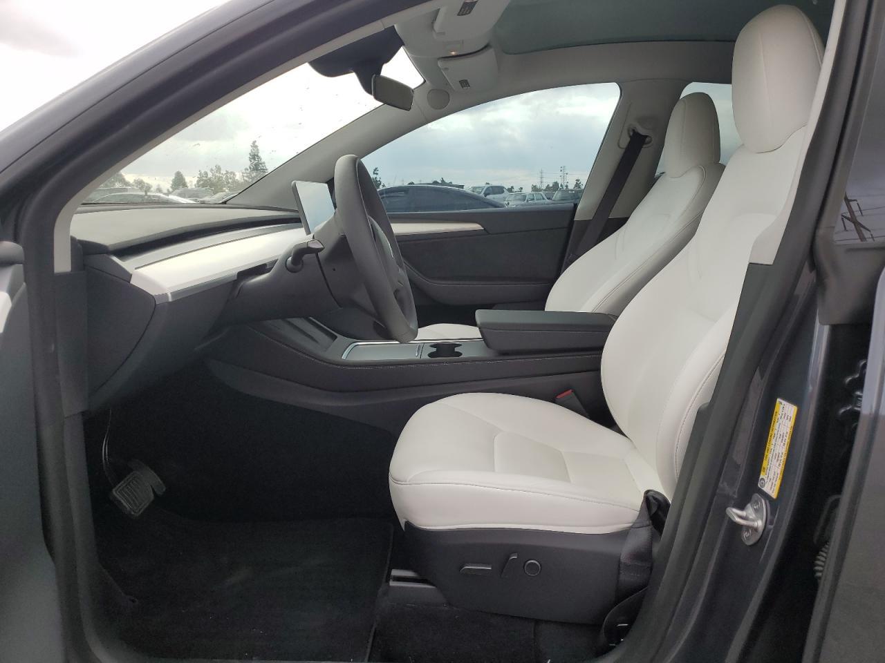 2024 TESLA MODEL Y