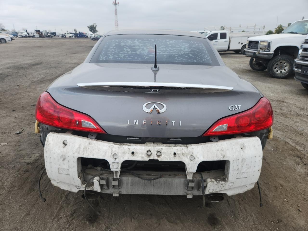 2011 INFINITI G37