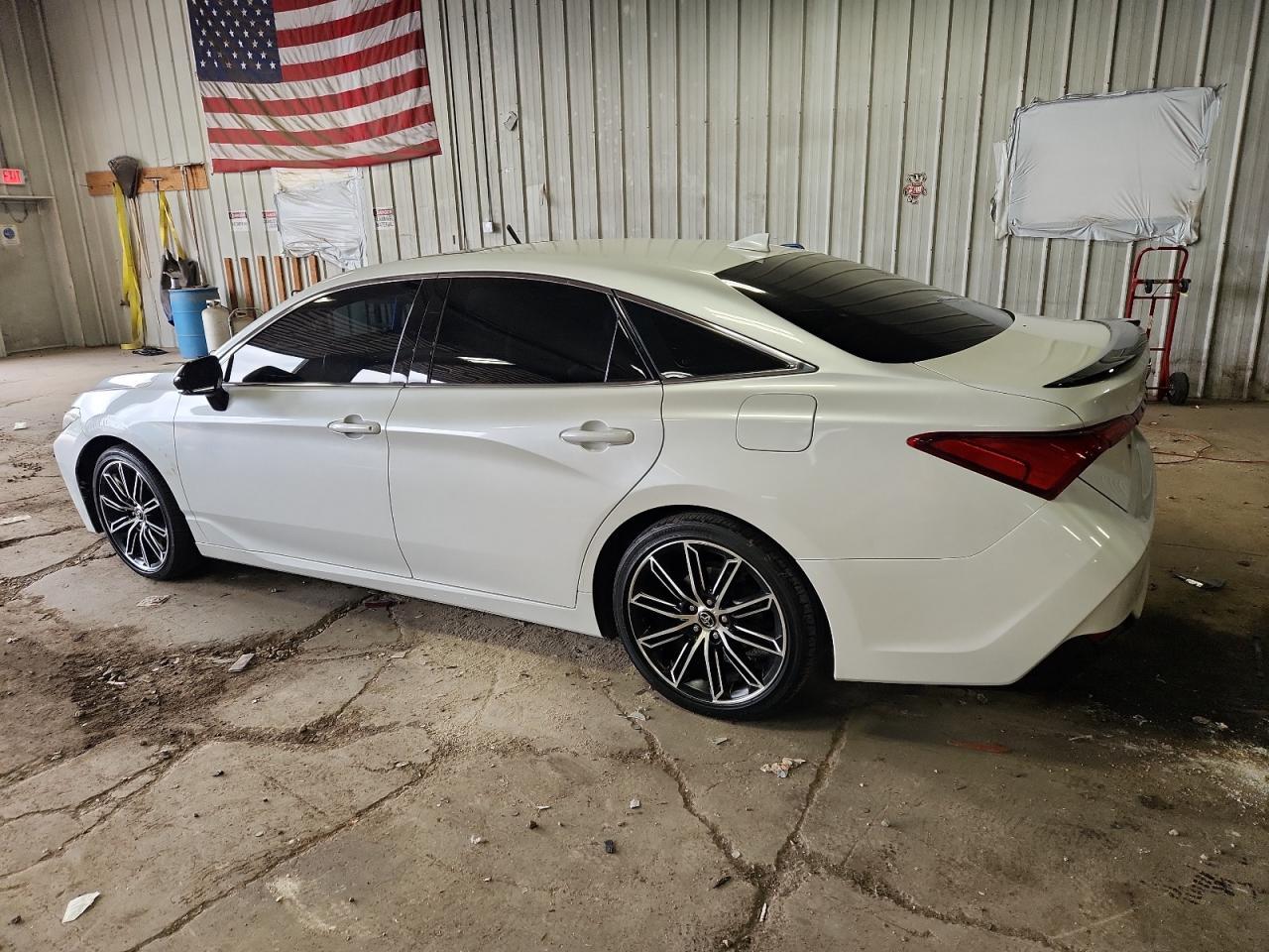 2020 TOYOTA Avalon