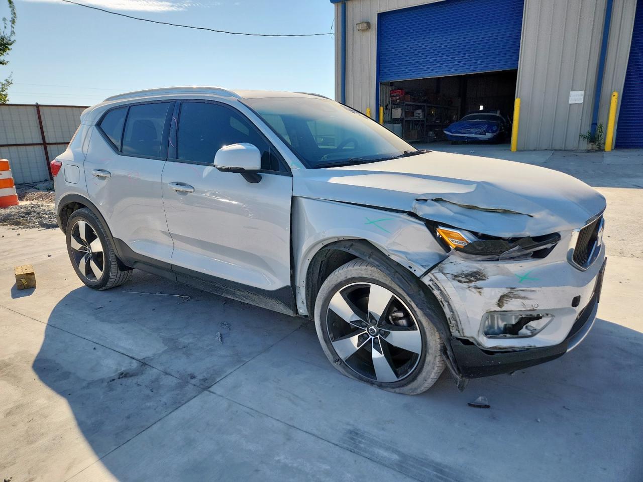 2020 VOLVO XC40