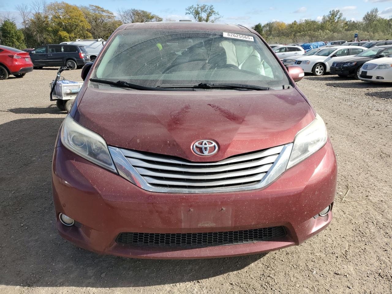 2015 TOYOTA SIENNA