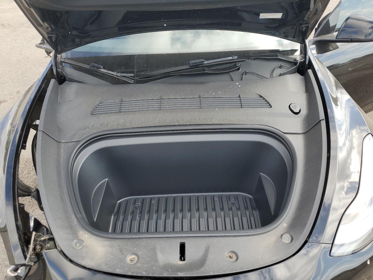 2025 TESLA MODEL Y